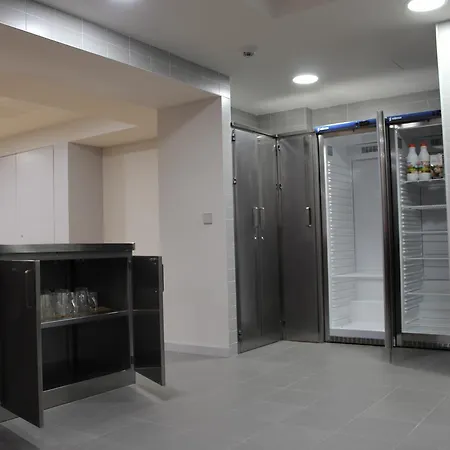 Arantzazu Aterpetxea אכסניה *